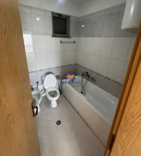 Tirane, jepet me qera apartament 2+1+Ballkon Kati 3, 120 m² 500 € 
