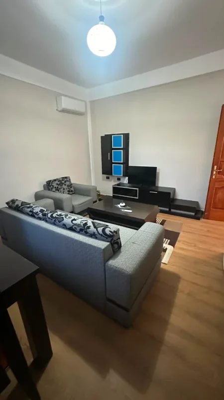 Tirane, jepet me qera apartament 1+1+Ballkon Kati 1, 55 m² 350 € (Astir)