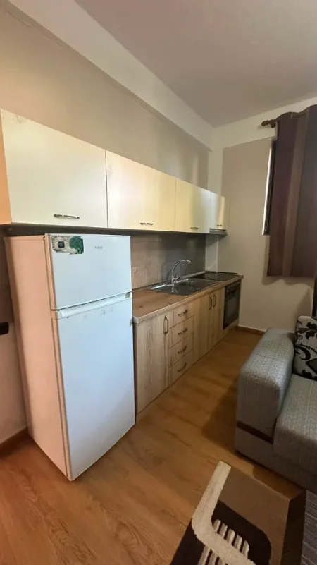 Tirane, jepet me qera apartament 1+1+Ballkon Kati 1, 55 m² 350 € (Astir)