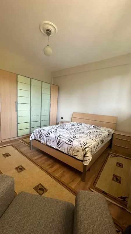 Tirane, jepet me qera apartament 1+1+Ballkon Kati 1, 55 m² 350 € (Astir)