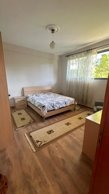 Tirane, jepet me qera apartament 1+1+Ballkon Kati 1, 55 m² 350 € (Astir)