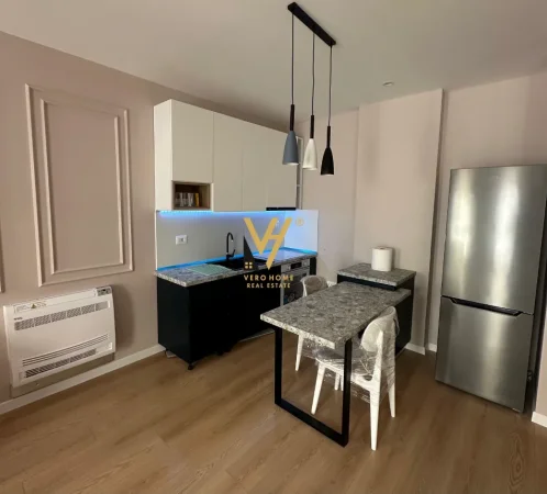 Tirane, jepet me qera apartament 1+1+Ballkon Kati 4, 70 m² 450 € (UNIVERS CITY)