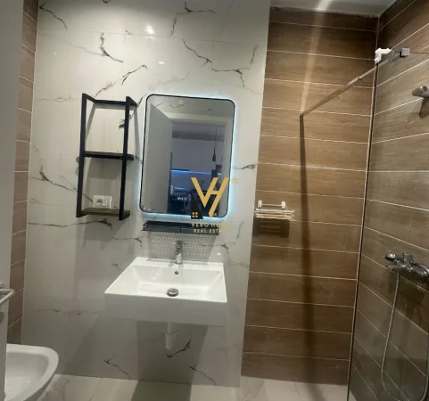 Tirane, jepet me qera apartament 1+1+Ballkon Kati 4, 70 m² 450 € (UNIVERS CITY)