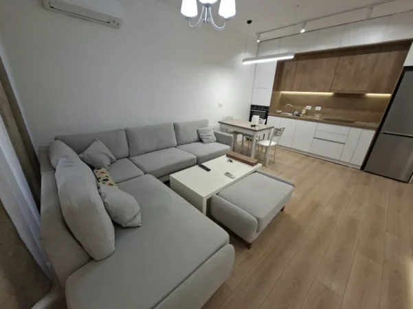 Tirane, jepet me qera apartament 1+1 Kati 2, 65 m² 570 € (Don Bosko)