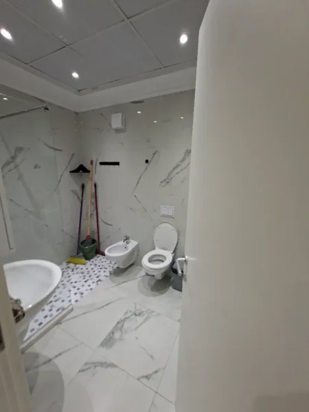 Tirane, jepet me qera apartament 1+1 Kati 2, 65 m² 570 € (Don Bosko)