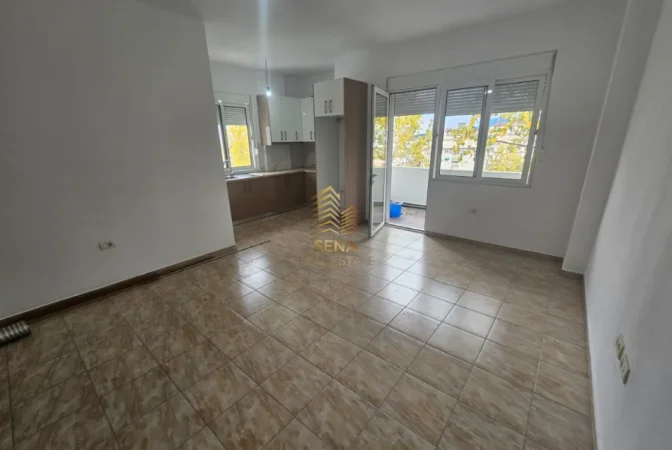 Tirane, jepet me qera apartament 1+1+Ballkon Kati 3, 60 m² 350 € (Fresk)
