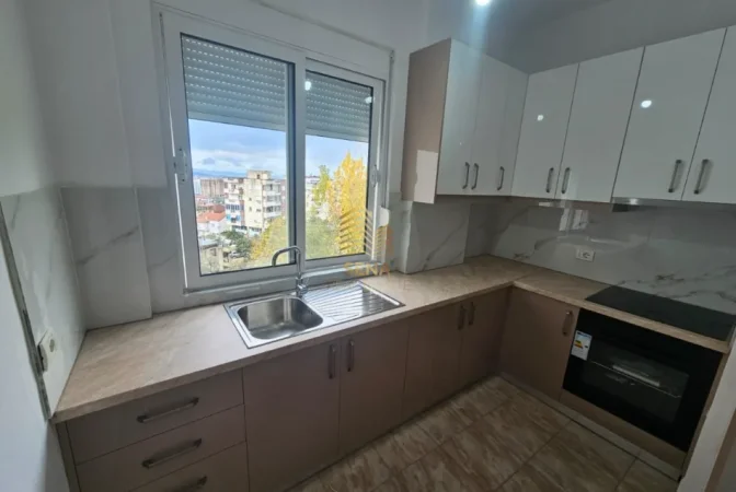 Tirane, jepet me qera apartament 1+1+Ballkon Kati 3, 60 m² 350 € (Fresk)