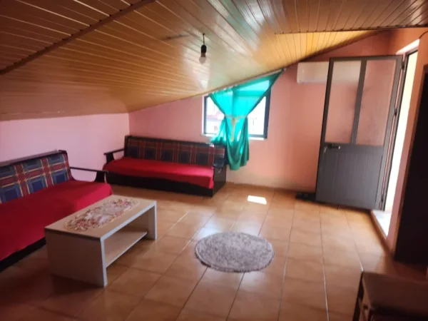 Tirane, jepet me qera apartament 2+1 Kati 3, 80 m² 300 € (Rruga Njazi Meka)