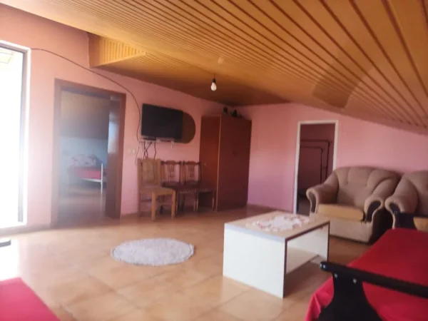 Tirane, jepet me qera apartament 2+1 Kati 3, 80 m² 300 € (Rruga Njazi Meka)