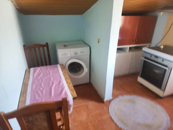 Tirane, jepet me qera apartament 2+1 Kati 3, 80 m² 300 € (Rruga Njazi Meka)
