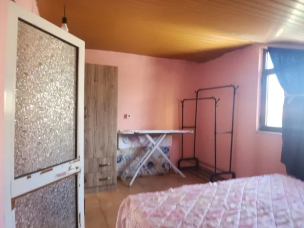 Tirane, jepet me qera apartament 2+1 Kati 3, 80 m² 300 € (Rruga Njazi Meka)