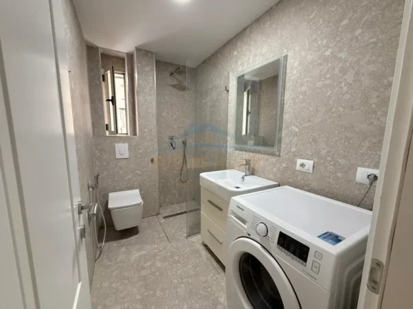Tirane, jepet me qera apartament 1+1 Kati 3, 50 m² 650 € (Shallvaret)