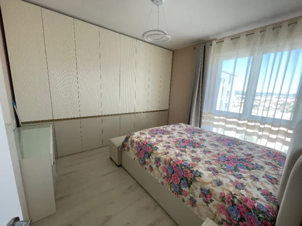 Tirane, jepet me qera apartament 1+1 Kati 7, 65 m² 470 € (Univers City)