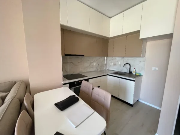 Tirane, jepet me qera apartament 1+1 Kati 7, 65 m² 470 € (Univers City)
