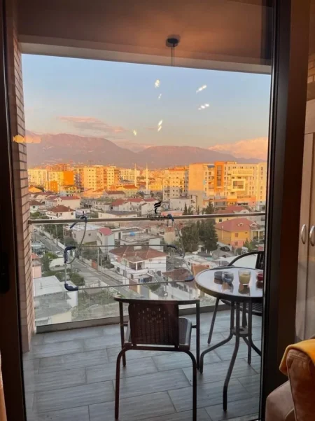 Tirane, jepet me qera apartament 2+1 Kati 7, 90 m² 700 € (DON BOSKO)