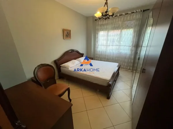 Tirane, jepet me qera apartament 1+1+Ballkon Kati 1, 65 m² 581 € 