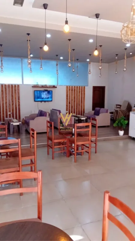 Tirane, jepet me qera bar-kafe Kati 0, 90 m² 600 € (KAMEZ)