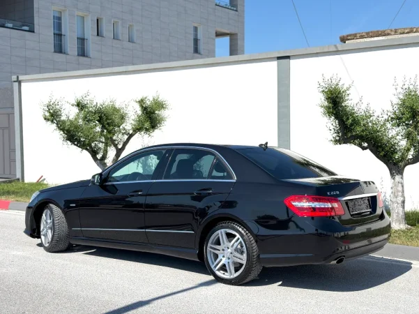 MERCEDES - BENZ E 220 NAFTE 👉 2011 👈 AUTOMATIKE - AMG Line 8.200 €