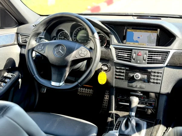 MERCEDES - BENZ E 220 NAFTE 👉 2011 👈 AUTOMATIKE - AMG Line 8.200 €