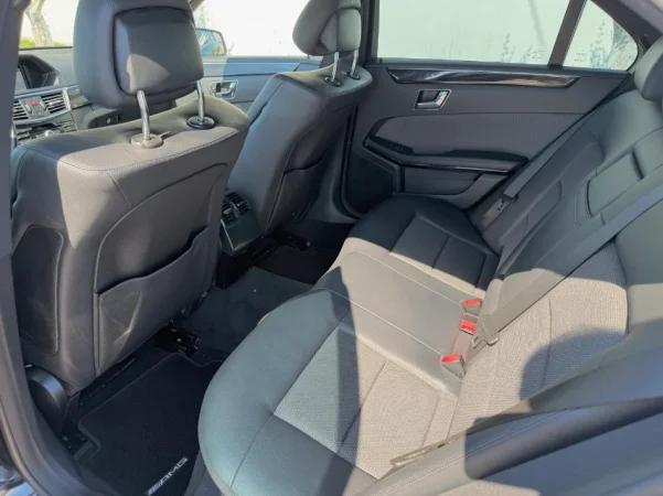 MERCEDES - BENZ E 220 NAFTE 👉 2011 👈 AUTOMATIKE - AMG Line 8.200 €