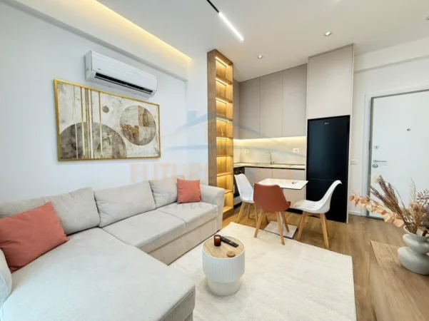 shitet apartament 1+1+Ballkon Kati 3, 45 m² 100.000 € (FRESKU)