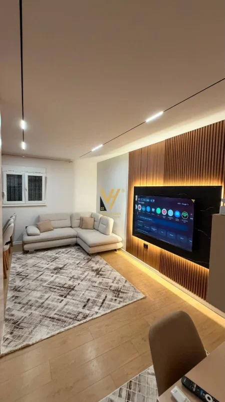 Tirane, jepet me qera apartament 1+1+Ballkon Kati 1, 80 m² 670 € (RRUGA E DIBRES)