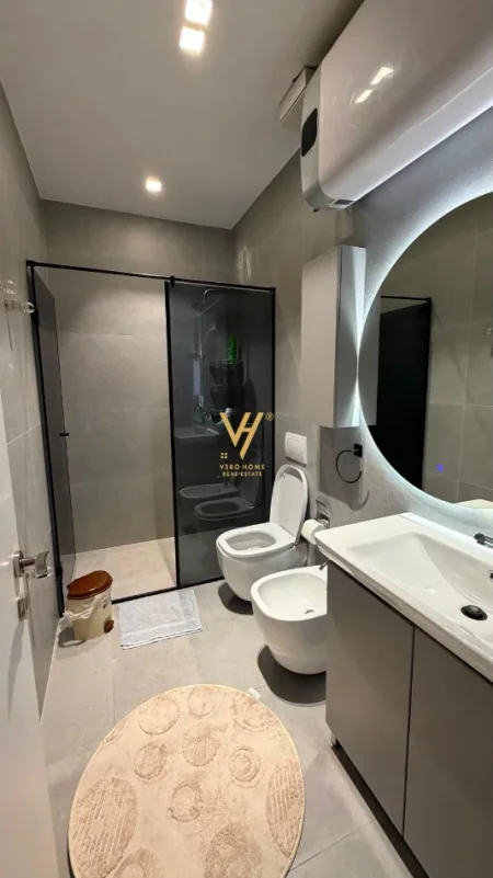 Tirane, jepet me qera apartament 1+1+Ballkon Kati 1, 80 m² 670 € (RRUGA E DIBRES)