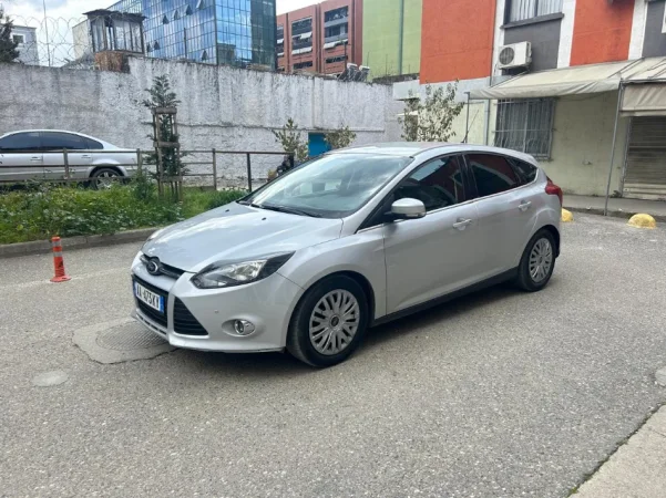Tirane, shes makine Ford Focus Nafte, gri metalizato manuale Klima 60.000 km 5.500 €