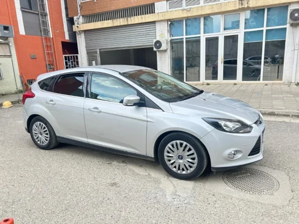Tirane, shes makine Ford Focus Nafte, gri metalizato manuale Klima 60.000 km 5.500 €