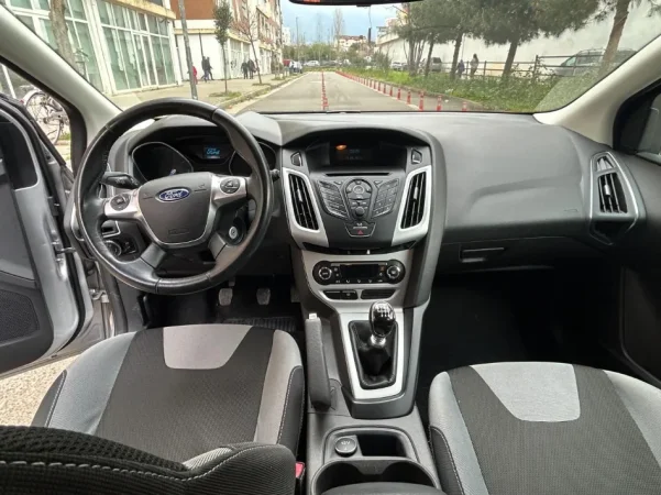 Tirane, shes makine Ford Focus Nafte, gri metalizato manuale Klima 60.000 km 5.500 €