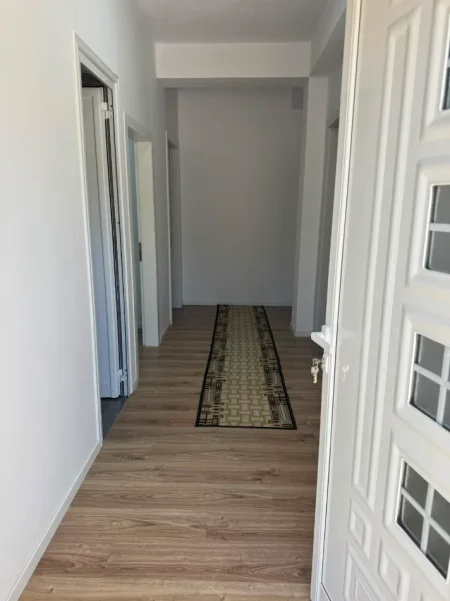 Tirane, jepet me qera apartament 2+1 Kati 1, 80 m² (qytet studenti)