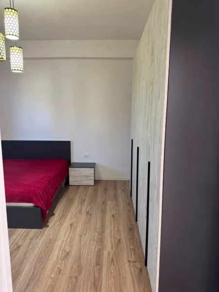 Tirane, jepet me qera apartament 2+1 Kati 1, 80 m² (qytet studenti)