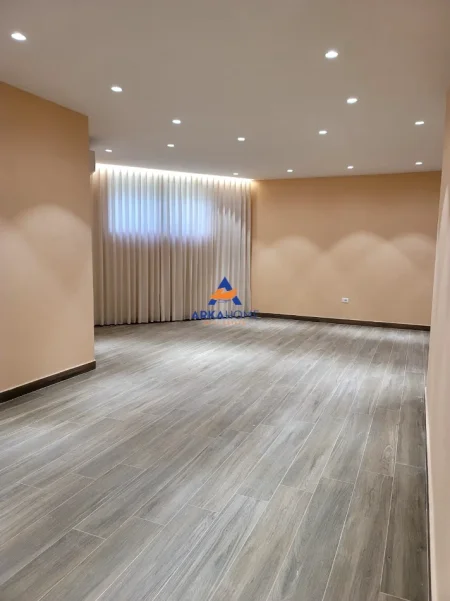 Tirane, jepet me qera apartament Vile 2 Katshe , 275 m² 