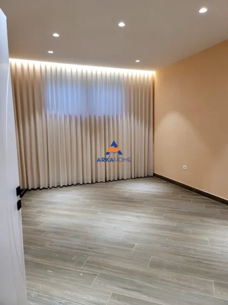 Tirane, jepet me qera apartament Vile 2 Katshe , 275 m² 