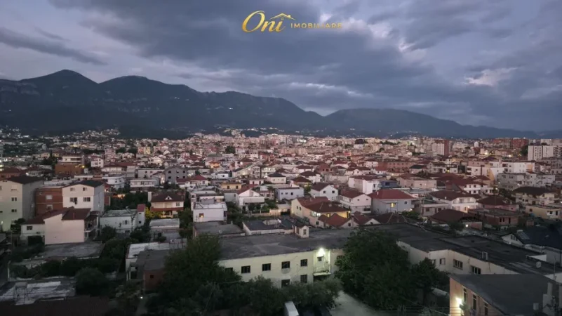 Tirane, jepet me qera apartament 1+1 Kati 8, 60 m² 530 € (5 MAJI)