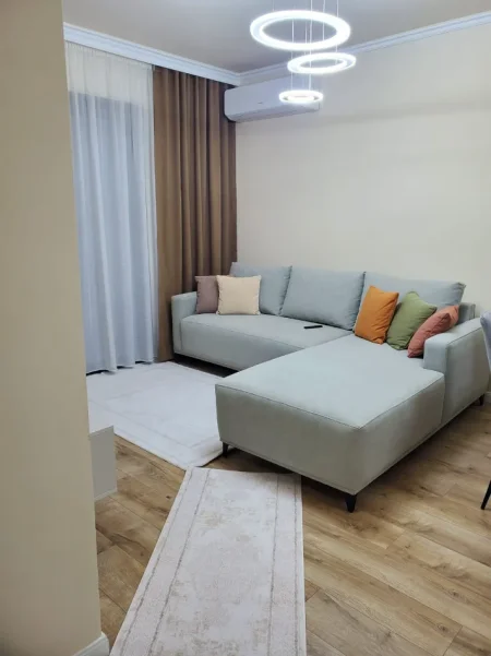 Tirane, jepet me qera apartament 1+1 Kati 3, 75 m² 1.000 € (Liqeni I thate)