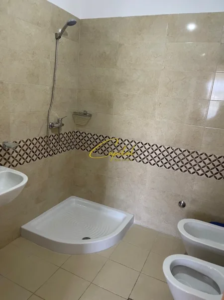 Tirane, shitet apartament 3+1 Kati 2, 142 m² 300.000 € (KINOSTUDIO)
