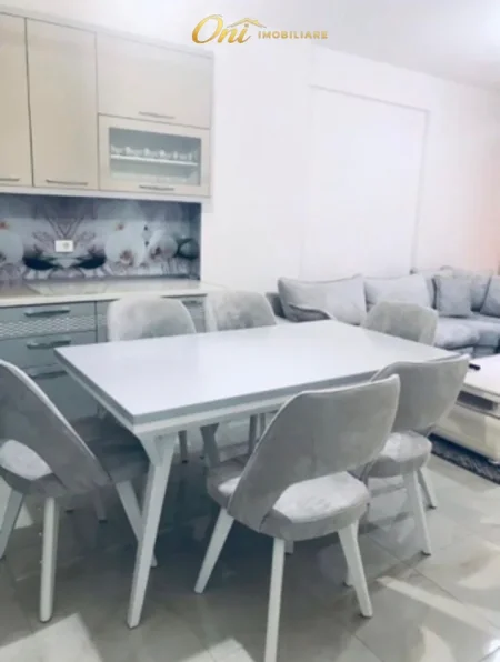 Tirane, jepet me qera apartament 2+1 Kati 2, 105 m² 700 € (SELVIA)