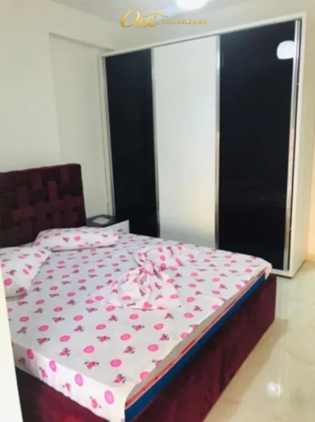 Tirane, jepet me qera apartament 2+1 Kati 2, 105 m² 700 € (SELVIA)