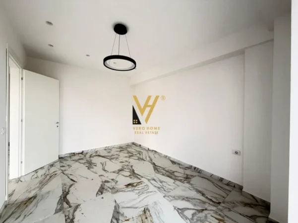 Tirane, jepet me qera zyre Kati 6, 68 m² 1.200 € (RRUGA E KAVAJES)