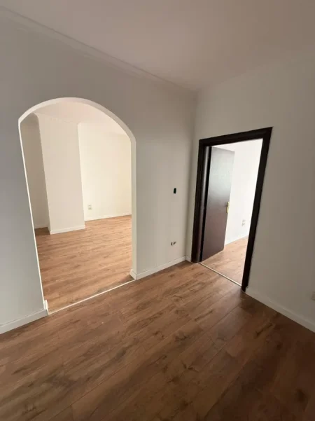 Tirane, shitet apartament 2+1 Kati 3, 90 m² 140.000 € (Astir)