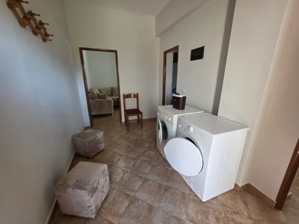 Tirane, jepet me qera apartament 1+1 Kati 2, 65 m² 400 € 