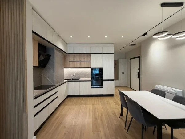 Tirane, jepet me qera apartament 2+1 Kati 3, 110 m² 1.000 € (Komuna e Parisit)