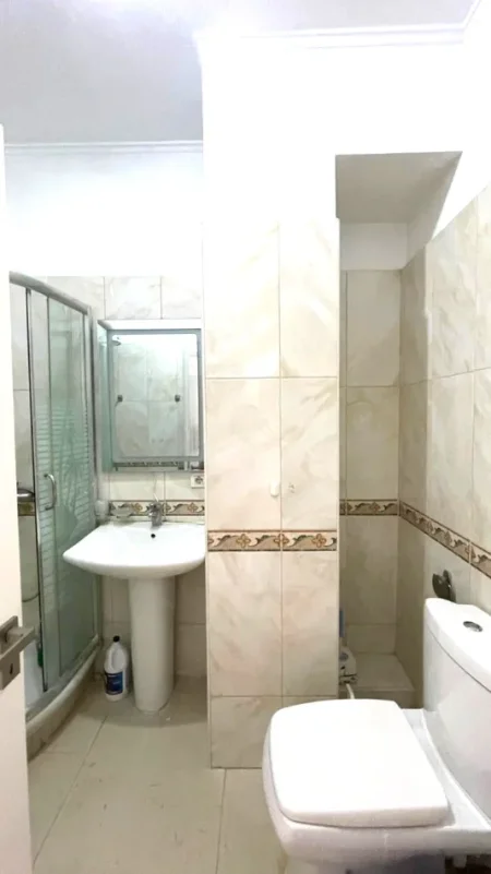 JEPET ME QERA APARTAMENT NE QENDER TE TIRANES, 800 EURO I DISKUTUESHEM