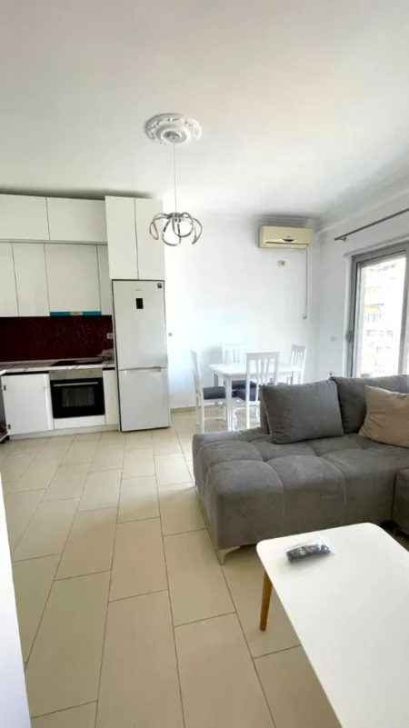 JEPET ME QERA APARTAMENT NE QENDER TE TIRANES, 800 EURO I DISKUTUESHEM