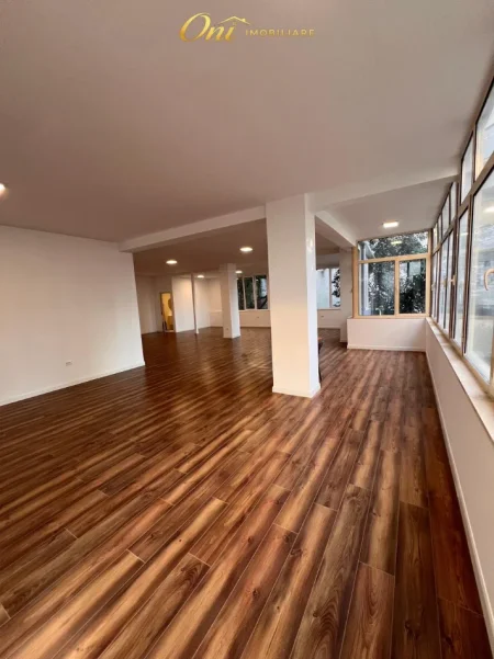 Tirane, jepet me qera zyre Kati 1, 150 m² 1.800 € (LIQENI I THATE)