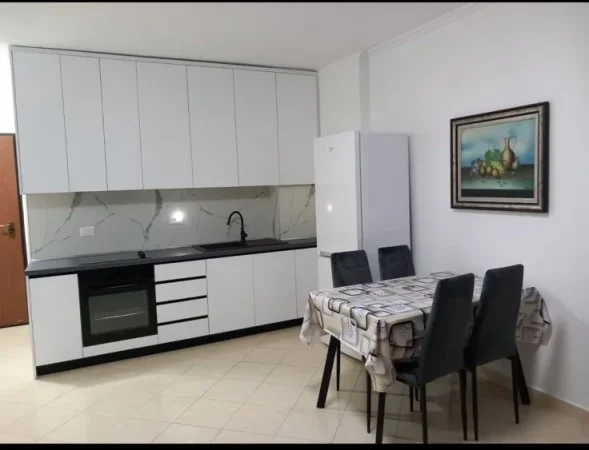 Tirane, jepet me qera apartament 1+1+Ballkon Kati 6, 63 m² 400 € (Yzberisht)