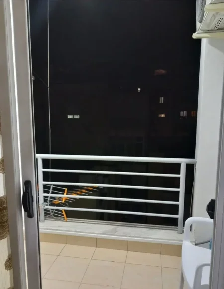 Tirane, jepet me qera apartament 1+1+Ballkon Kati 6, 63 m² 400 € (Yzberisht)