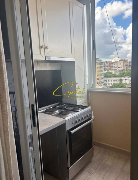 Tirane, jepet me qera apartament 1+1 Kati 6, 60 m² 600 € (21)