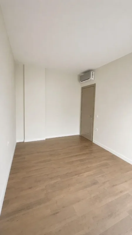 Tirane, jepet me qera zyre Kati 3, 70 m² 450 € (MECE HOTEL)